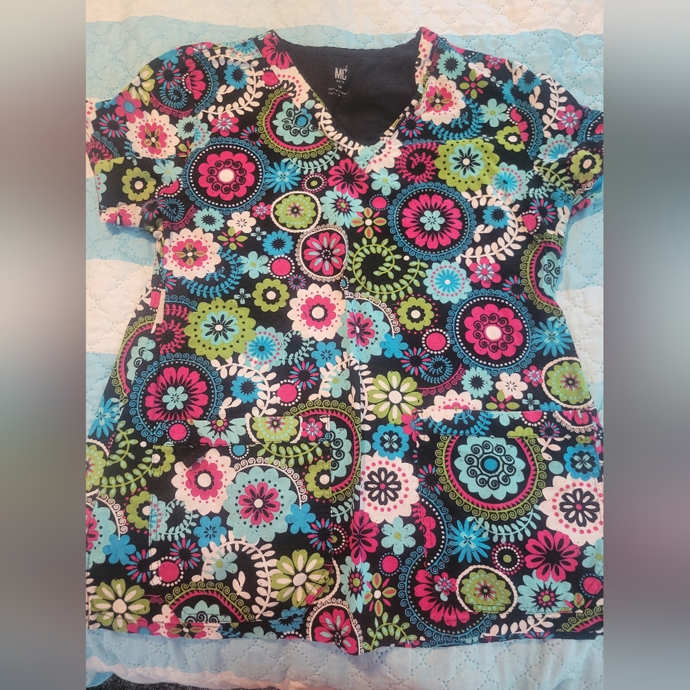 Womens scrub top medium (fits like small)